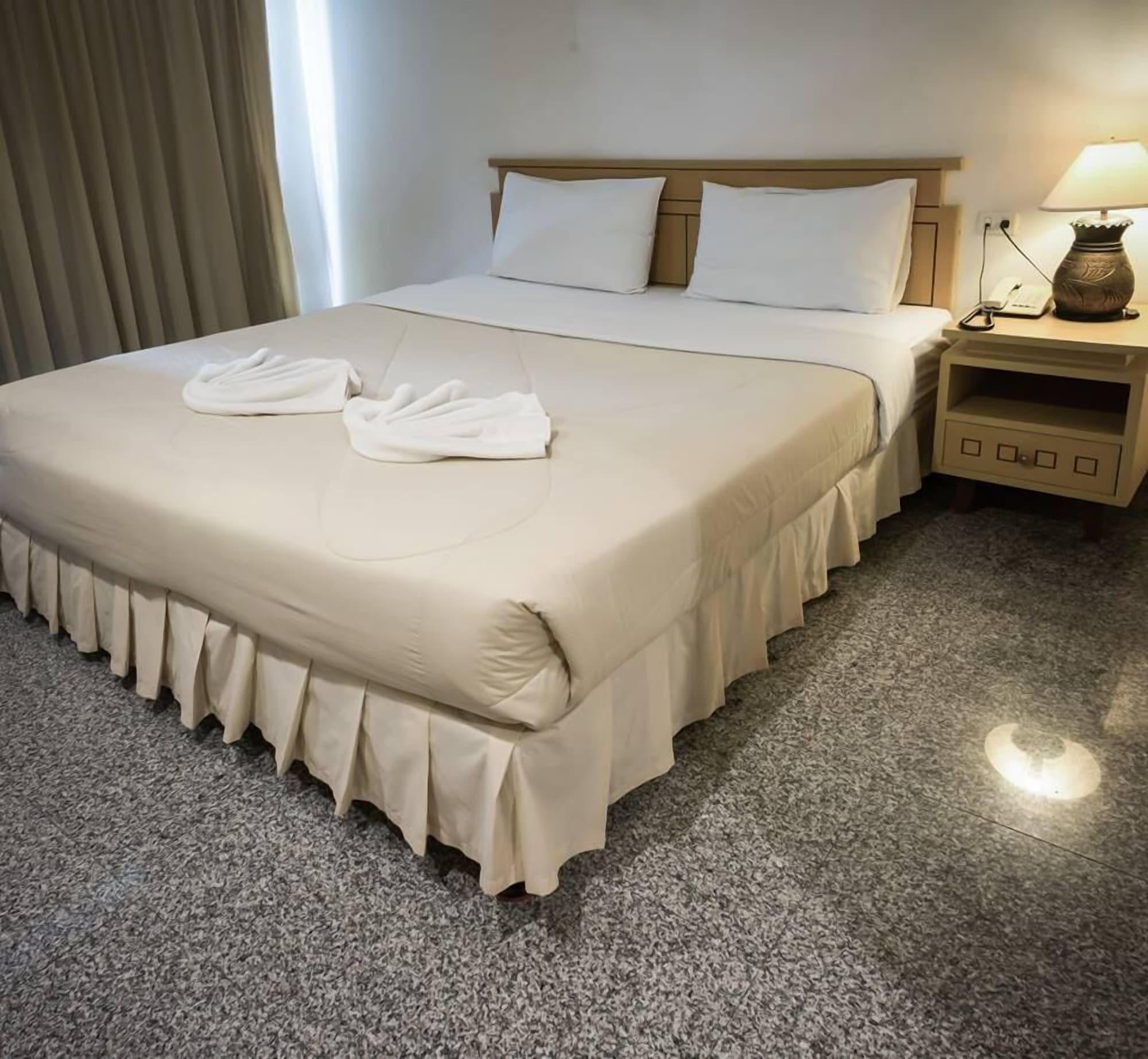 Maneerote Hotel Surin Exterior foto