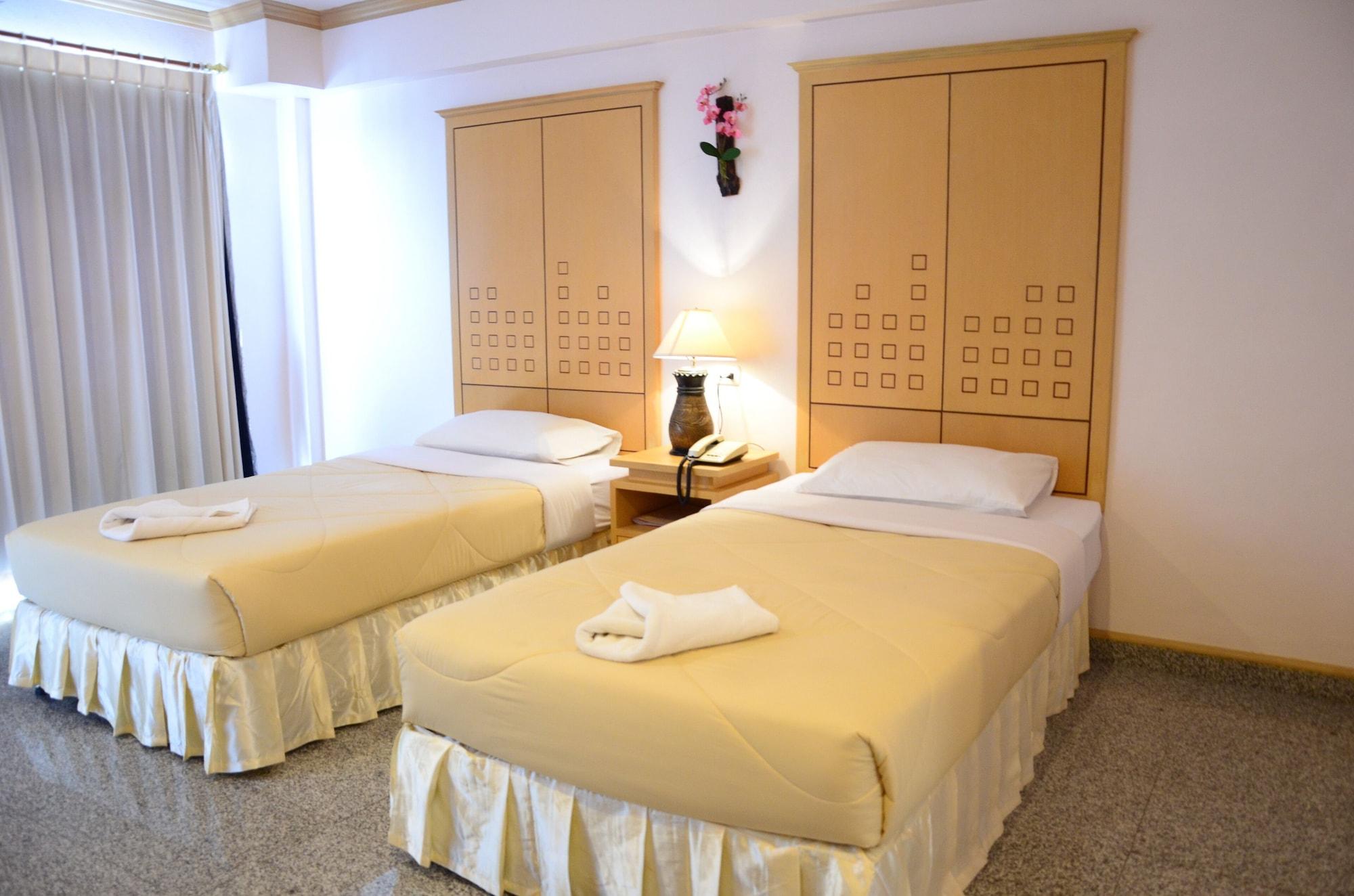 Maneerote Hotel Surin Exterior foto