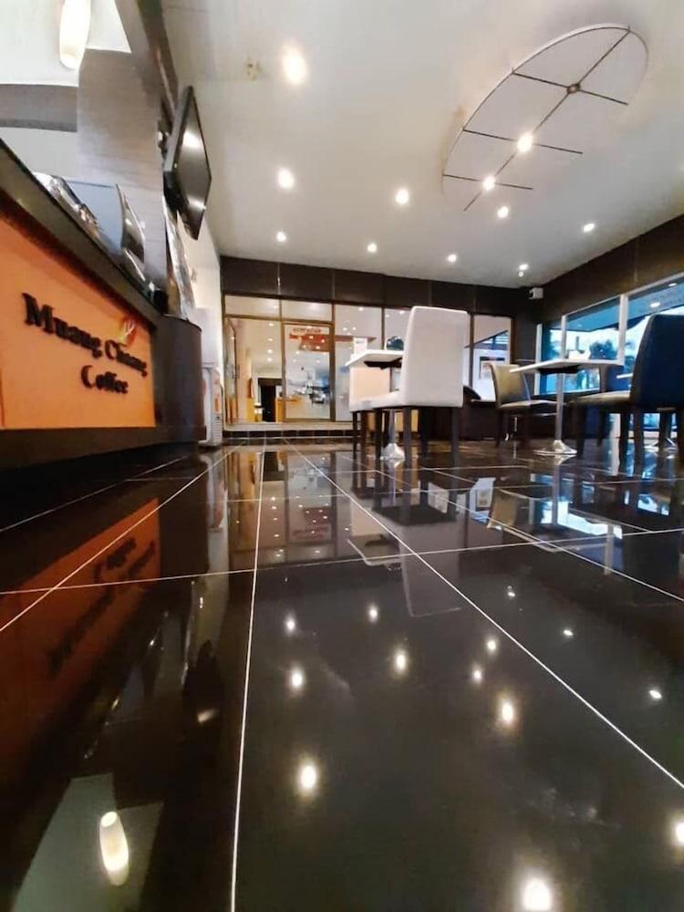 Maneerote Hotel Surin Exterior foto