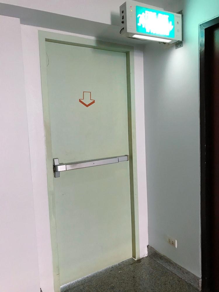 Maneerote Hotel Surin Exterior foto