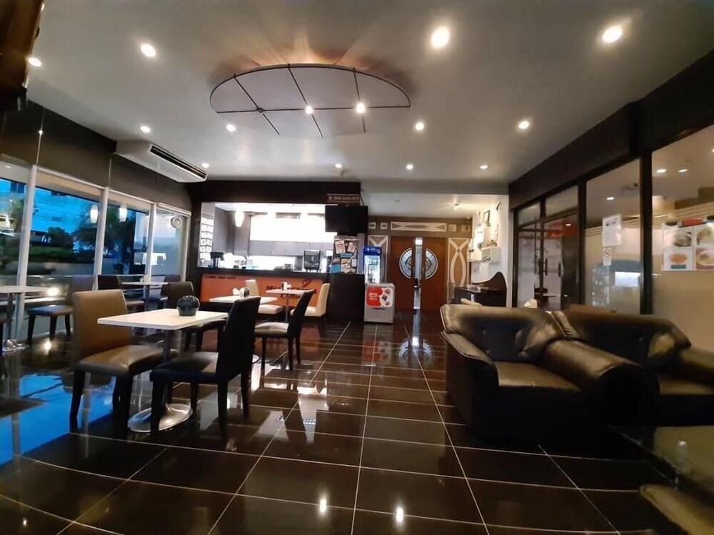 Maneerote Hotel Surin Exterior foto